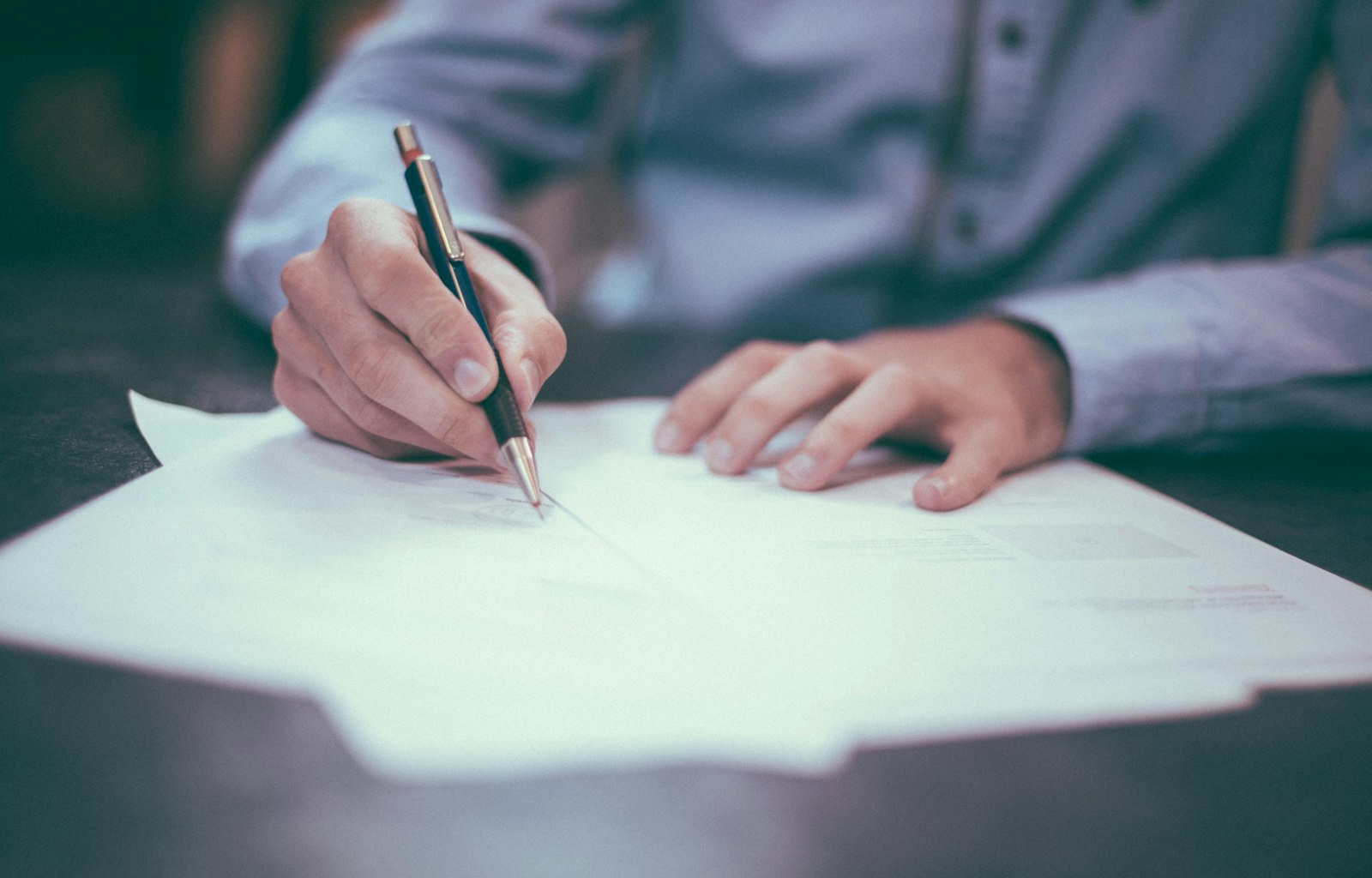 Applicant signing a financial assistance agreement