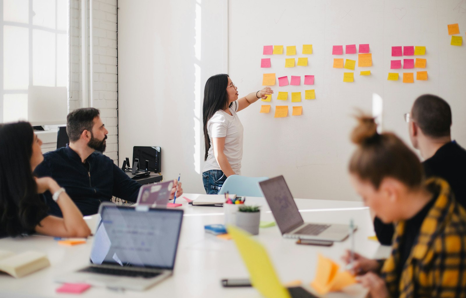 Advisory team planning financial support for applicants